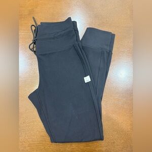 Vuori Black Women's Daily Form Legging - Short